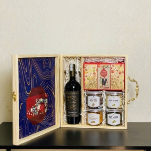 Hộp 1 rượu 3 bánh